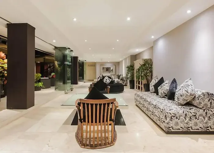 Sea View Studio: Beachfront Living *