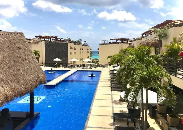 Sea View Studio: Beachfront Living Apartment *