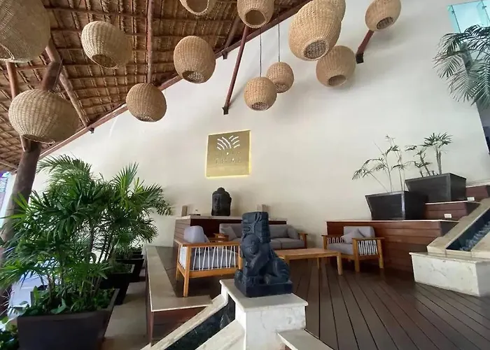 Sea View Studio: Beachfront Living *