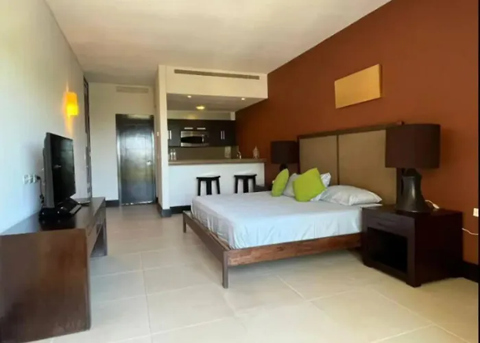 Sea View Studio: Beachfront Living Playa del Carmen